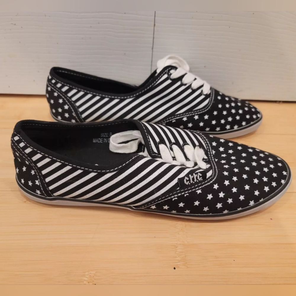 Cute to the Core Black & white stars stripes shoes sneaker lace up flats 8 - Picture 6 of 7